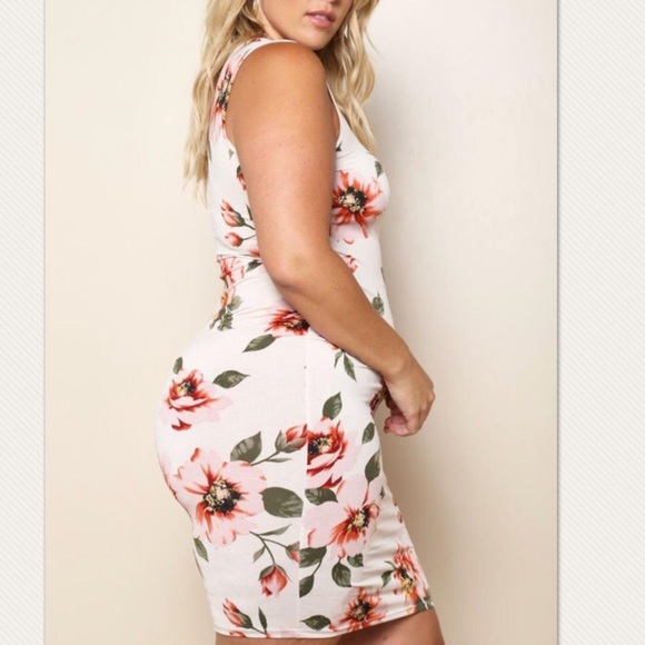 Plus Size Pretty Floral Dress - Picture 3 of 7